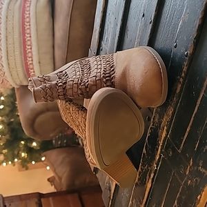 Maurices size 9 ankle boots